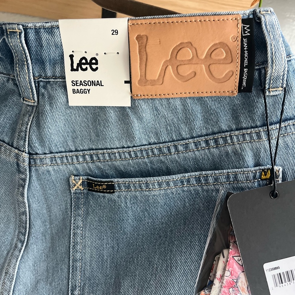 Lee x Jean-Michel Basquiat
Cuffed  Jean - Picture 8 of 10